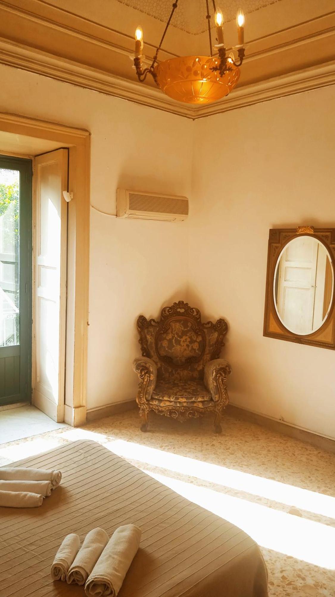 Bed And Books Bed & Breakfast Catania Exterior photo