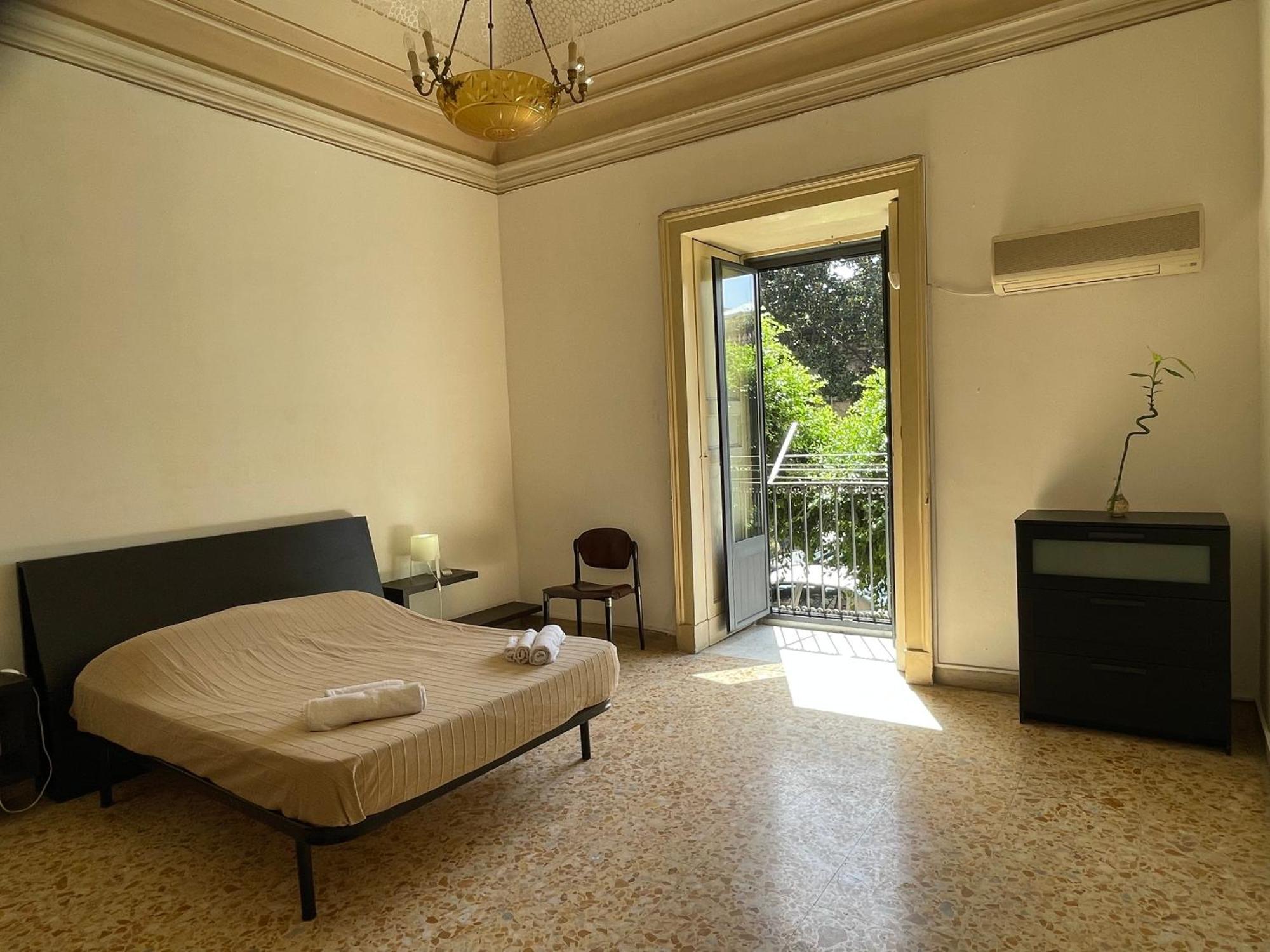 Bed And Books Bed & Breakfast Catania Exterior photo
