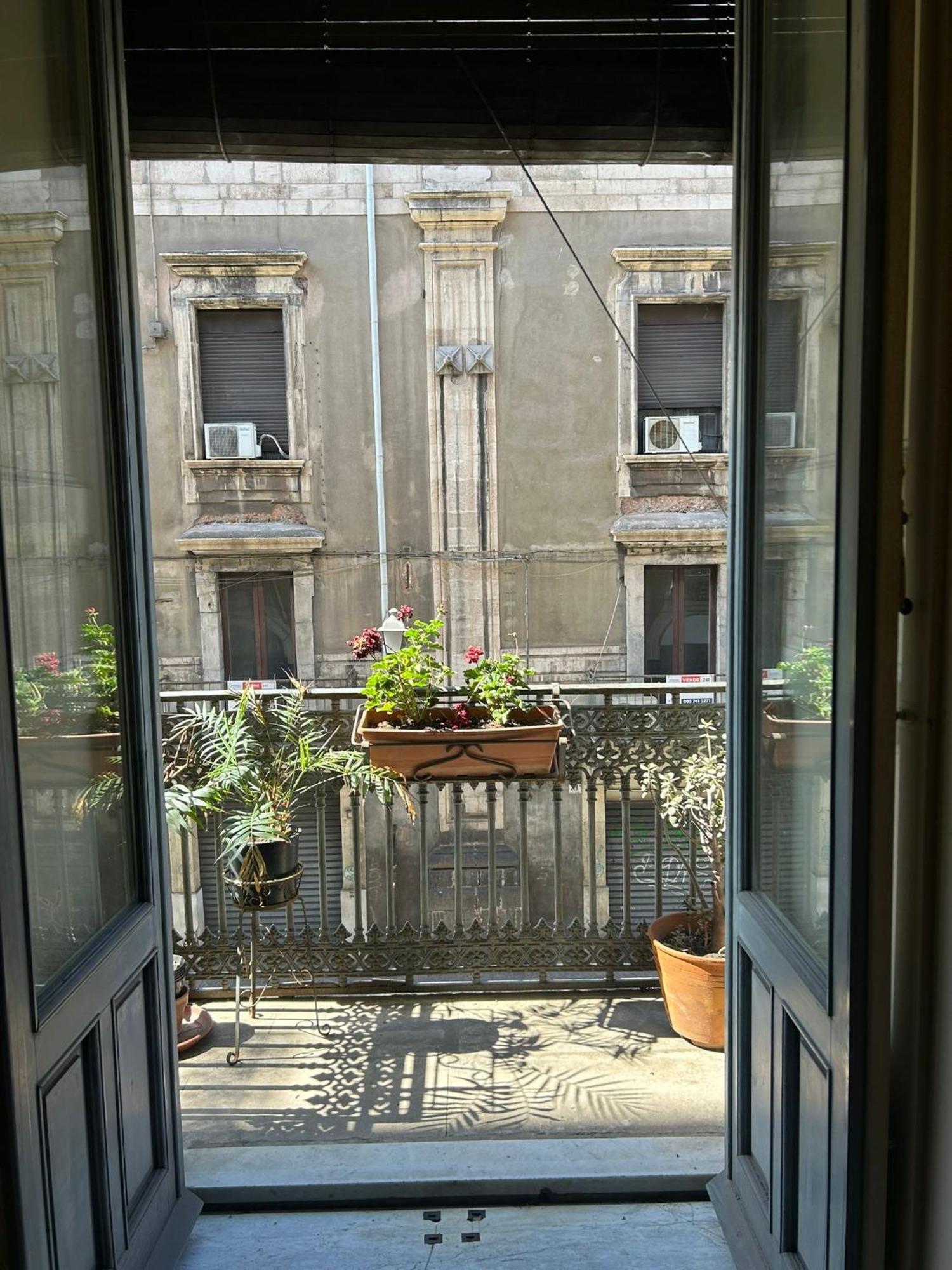 Bed And Books Bed & Breakfast Catania Exterior photo