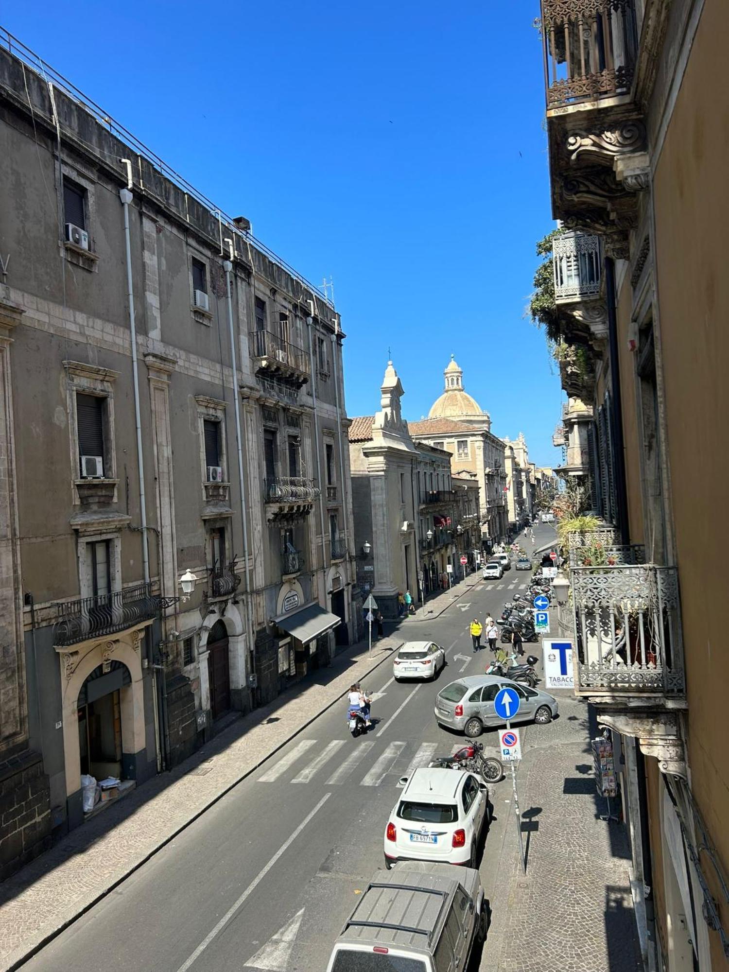 Bed And Books Bed & Breakfast Catania Exterior photo