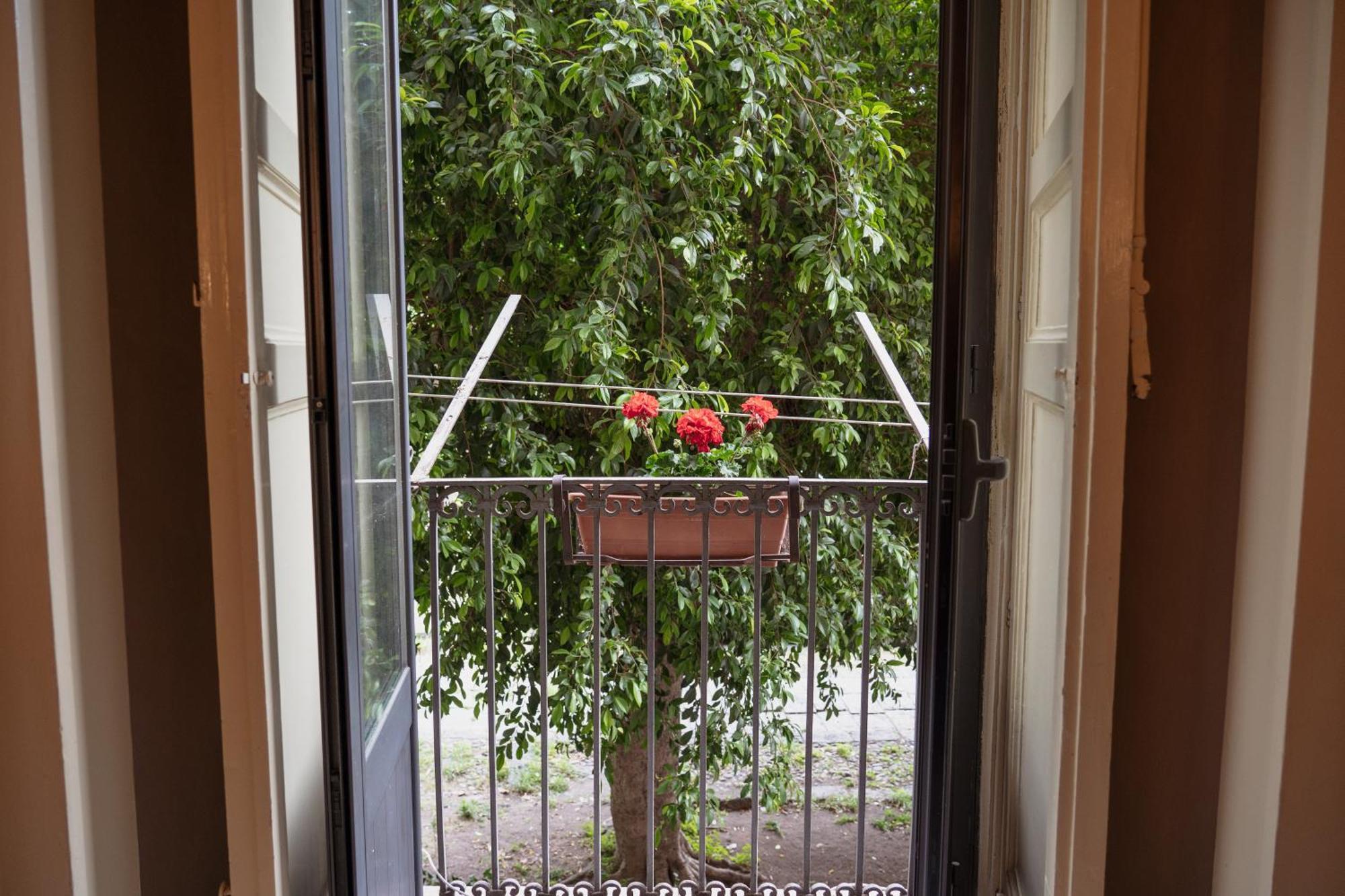 Bed And Books Bed & Breakfast Catania Exterior photo