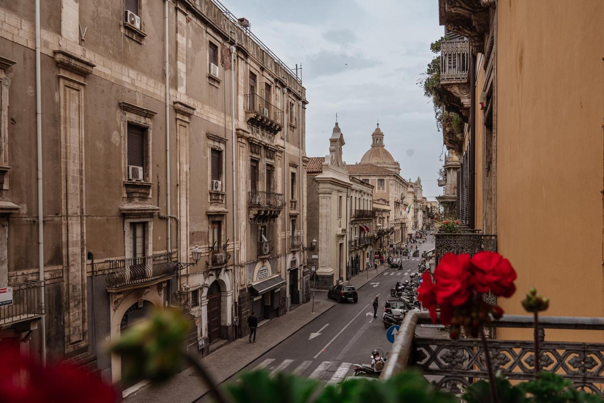 Bed And Books Bed & Breakfast Catania Exterior photo